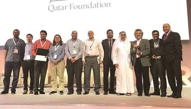 The QCRI team with award.