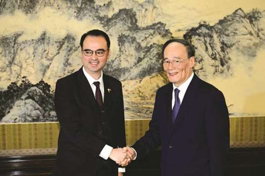 Chinese Vice President Wang Qishan shakes hands with Philippine Foreign Affairs Secretary Alan Peter Cayetano before a meeting at the Zhongnanhai Leadership Compound in Beijing, yesterday.