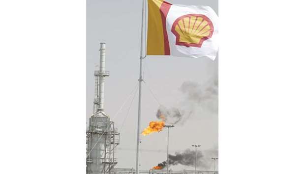 A view of Iraqu2019s Majnoon oilfield in Basra, 420km (261 miles) southeast of Baghdad on October 6, 2013. The latest sale frees up Shell to focus on natural gas in Iraq, where it has a minority stake in Basrah Gas Co.