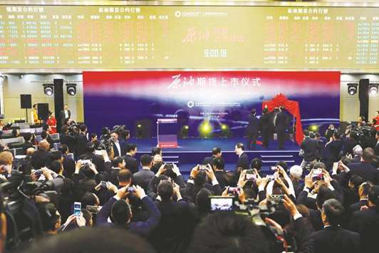 People attend the launch ceremony of Shanghai crude oil futures at the Shanghai International Energy Exchange yesterday. Commodity giants Glencore and Trafigura Group were among foreign participants in the yuan-denominated futures.