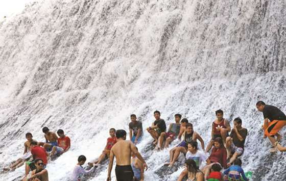 People take a dip in the flowing waters of Wawa Dam in Rodriguez, Rizal province, yesterday.
