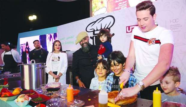 Hundreds throng The Pearl-Qatar's live cooking showrnrn