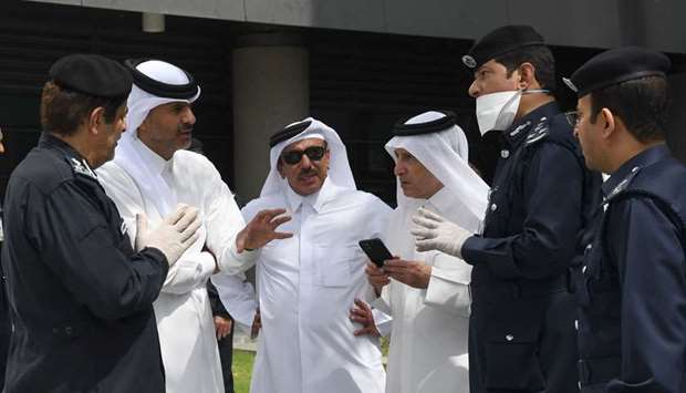 HE the Prime Minister and Minister of Interior Sheikh Khalid bin Khalifa bin Abdulaziz al-Thani, who is also the Chairman of the Supreme Committee for Crisis Management, visited Hamad International Airport (HIA) yesterday to review the procedures for receiving citizens and residents returning to Qatar, and for transferring them to quarantine to protect them from the novel coronavirus Covid-19. He was accompanied by a number of senior officials of the Ministry of Transport and Communications, the Ministry of Public Health, the Ministry of Interior, Qatar Airways and various related authorities.
