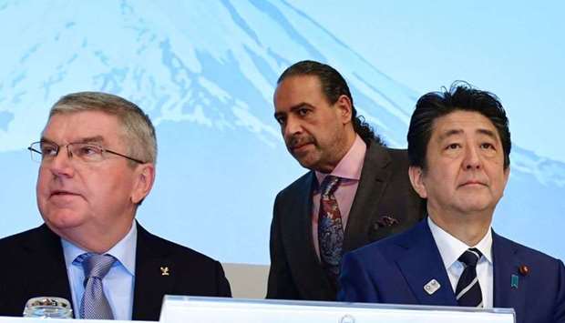 (file photo) International Olympic Committee (IOC) President Thomas Bach (L), Japan's Prime Minister Shinzo Abe (R)