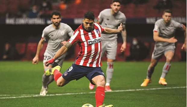 Atletico Madridu2019s Uruguayan forward Luis Suarez scores a penalty during the La Liga match against Athletic Bilbao at the Wanda Metropolitano stadium in Madrid on Wednesday night. (AFP)
