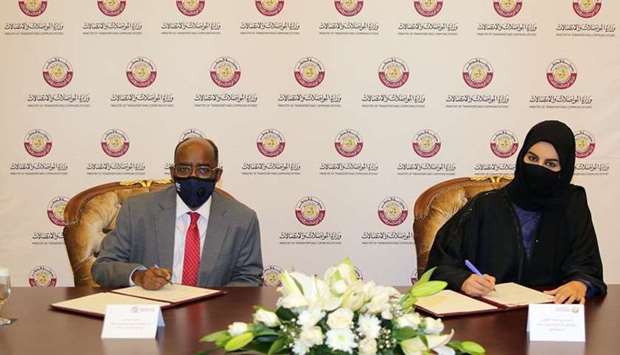 Reem Mohamed al-Mansoori and Prof Hamid Ali signing the agreement.