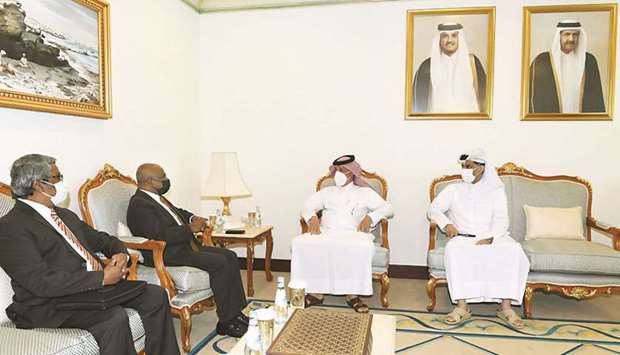 During the meeting, they reviewed bilateral relations.