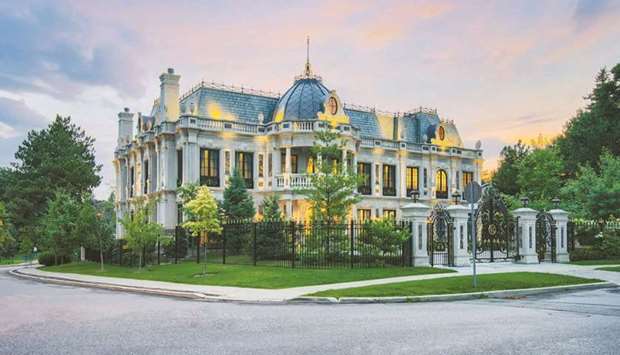 Van Lapoyan has put his mansion up for sale with an asking price of C$19.9mn ($15.7mn). The 24,000-square-foot residence has more than 25 film and television credits to its name, including the multi-Emmy Award-winning comedy series Schittu2019s Creek.