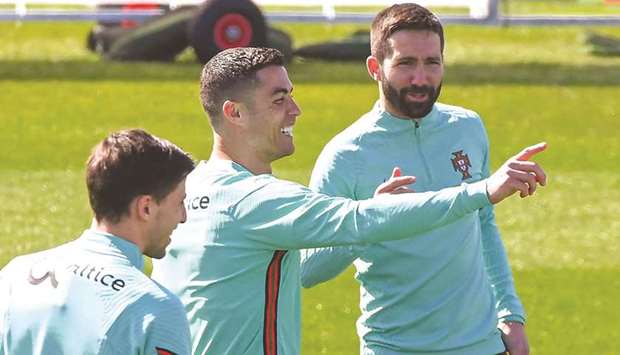 Portugalu2019s forward Cristiano Ronaldo (centre) takes part in a training session on the eve of the FIFA World Cup 2022 qualifying match against Azerbaijan at the Juventus Training Centre in Turin yesterday. (AFP)