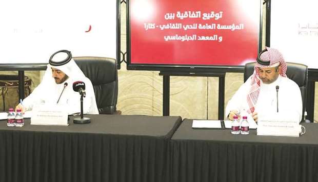 Prof Khalid bin Ibrahim al-Sulaiti and HE Dr Abdulaziz bin Mohamed al-Horr signing the MoU.