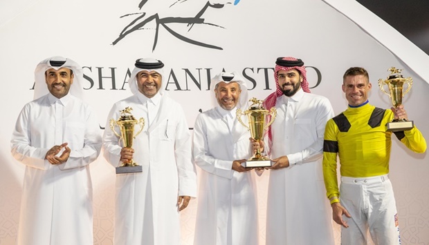 HH Sheikh Mohammed bin Khalifa al-Thani crowned the winners of His Highnessu2019s Trophy. Photo by: Juhaim
