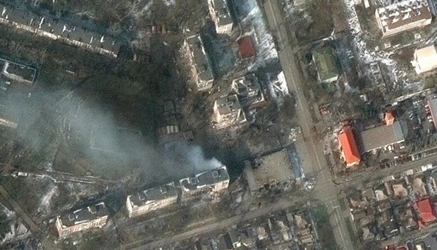 Burning apartment buildings on Zelinskovo Street in western Mariupol, Ukraine on March 12. AFP/ Satellite image u00a92022 Maxar Technologies