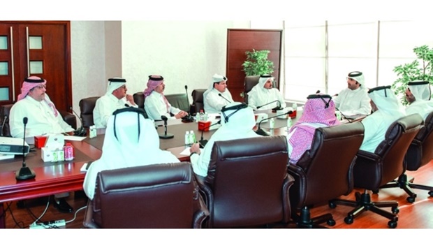 Caption: HE the Minister of Culture Sheikh Abdulrahman bin Hamad al-Thani meets with editors-in-chief of Qatari newspapers.