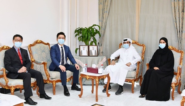 Qatar Chamber General Manager Saleh bin Hamad Al Sharqi meets with Director-General of the Hong Kong Economic and Trade Office in Middle East Damian Lee and Deputy Director Jackson Wong.