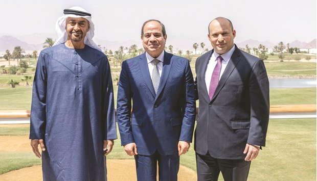 A handout picture released by the UAE Ministry of Presidential Affairs yesterday shows (L to R) Crown Prince of Abu Dhabi Mohamed bin Zayed al-Nahyan, Egyptian President Abdel Fattah al-Sisi and Israeli Prime Minister Naftali Bennett posing for a picture after a meeting in the Egyptian Red Sea resort of Sharm el-Sheikh. (AFP)