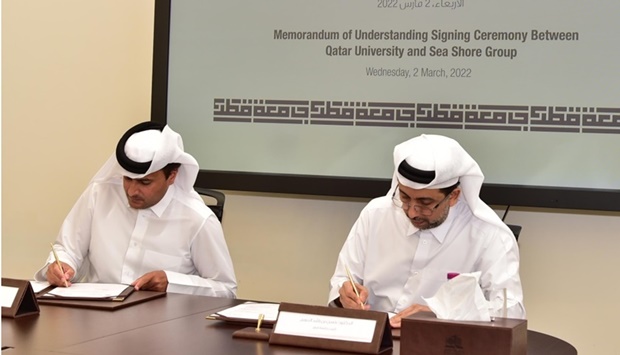 Dr Hassan al-Derham and Salem bin Saeed al-Muhannadi signing the MoU