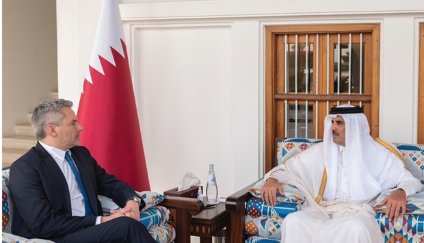 His Highness the Amir Sheikh Tamim bin Hamad Al-Thani meets with the Chancellor of the Republic of #Austria Karl Nehammer and the accompanying delegation