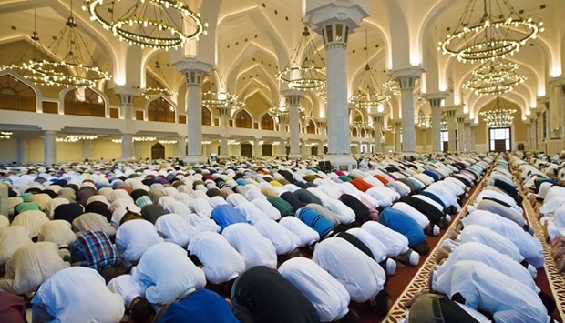 According to a statement by Awqaf, social distancing will no longer be required between worshippers while performing the obligatory and Friday prayers. Also, they will not have to show the Ehteraz application status while visiting a mosque for the obligatory prayers.