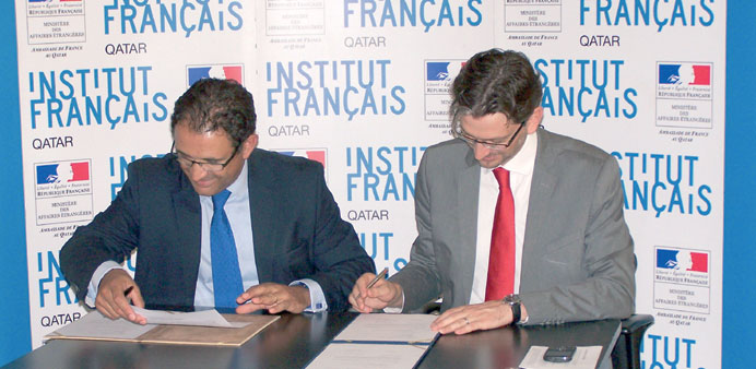 Regis Dantaux (right) and Dominique Gueudet signing the agreement.