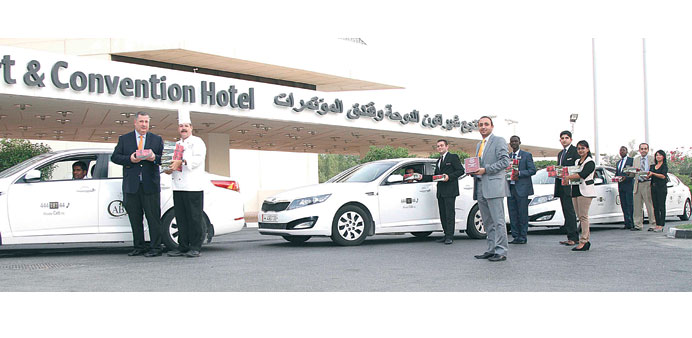 Sheraton Doha officials serving Iftar meals to cabbies at the hotelu2019s entrance.