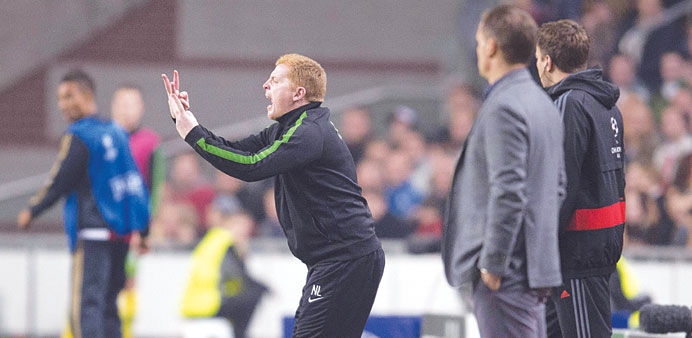 Celticu2019s coach Neil Lennon (L) gestures near Ajaxu2019s coach Frank de Boer during the UEFA Champions League group H match on November 6 at the Amsterdam 