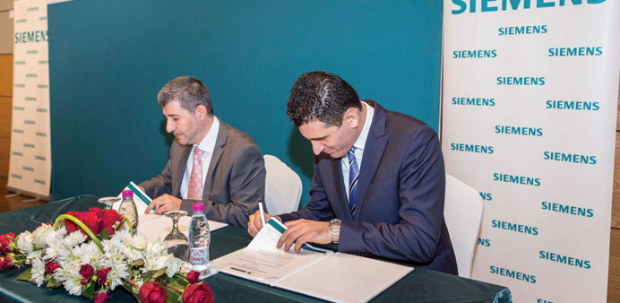 Dr Ahmad Hasnah, and Fatih Sakiz signing the agreement.
