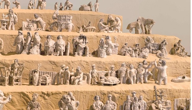 A closer look at Hu Zhijunu2019s clay sculptures.