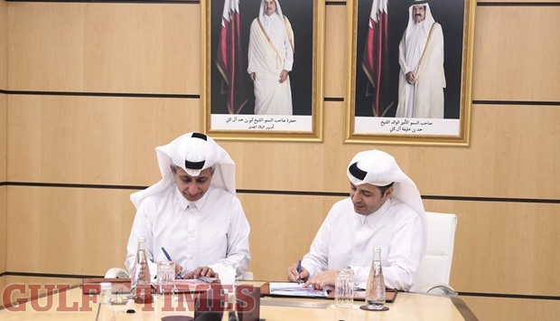 HE the Minister of Education and Higher Education Dr Mohamed Abdul Wahed Ali al-Hammadi and QCS Chairman Dr Sheikh Khalid bin Jabor al-Thani signing the Braille booklets.