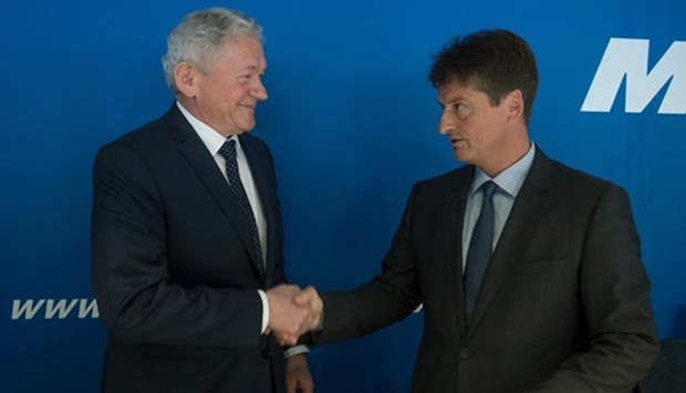 Transport Minister Francois Bellot (left) and Reform Movement party chairman Olivier Chastel shake hands in Brussels on Sunday.