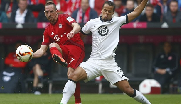 Eintracht Frankfurtu2019s Timothy Chandler (right) and Bayern Munichu2019s Franck Ribery battle for the ball at Allianz-Arena in Munich. (Reuters)