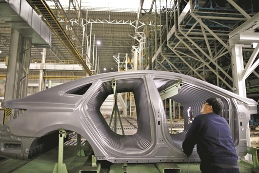An employee works at a plant of Hyundai Motor in Asan. South Koreau2019s first-quarter growth slowed to 0.4% in January-March over the previous quarter, the Bank of Korea estimated yesterday, slightly below expectations and the weakest seen since the second quarter of last year.