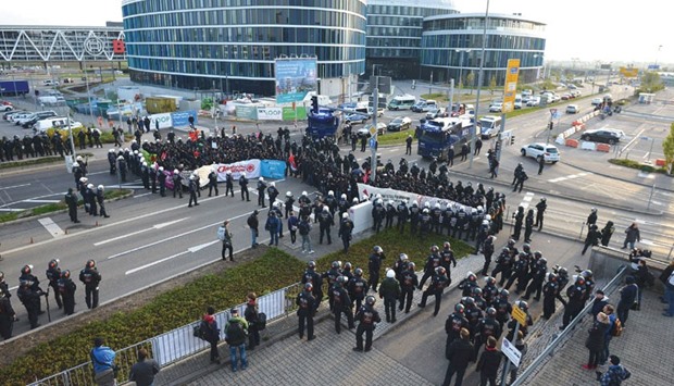 Anti-AfD protesters and police forces face off outside the Stuttgart Congress Centre ICS, where the AfD congress was to take place.
