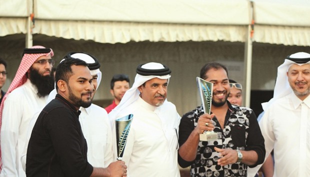 Award winners with QRCS officials.