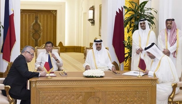 HH the Emir and President Duterte witness the signing of an agreement on Sunday.