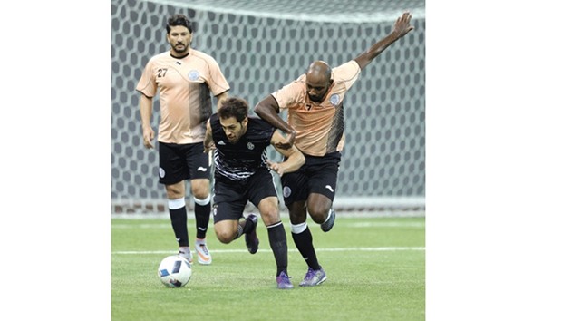 Al Sadd and Al Rayyan players vying for the ball.