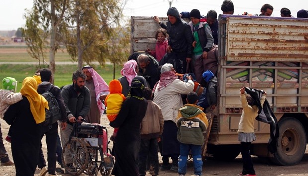 Displaced Syrians, who fled the Islamic State group stronghold of Raqa, arrive at a temporary camp