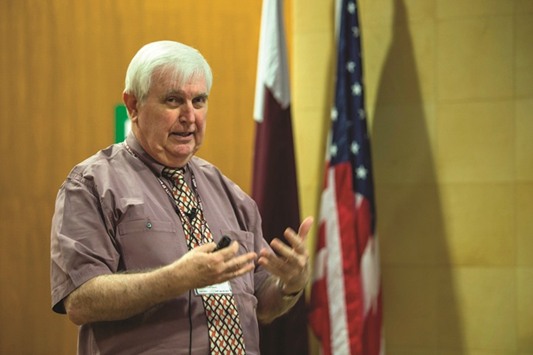 Dr Larry Lake delivering the Tamuq lecture.