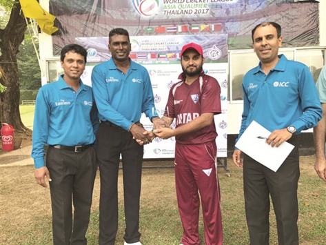 Qataru2019s Tamoor Sajjad receives his man of the match award.