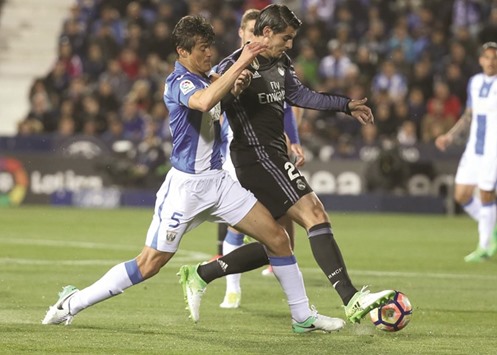 Real Madridu2019s Alvaro Morata (right) and Leganesu2019 Martin Mantovani vie for the ball during the La Liga match at the Butarque Stadium in Leganes, Spain on Wednesday night. (Reuters)