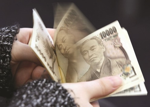 A woman counts yen notes in Tokyo. Global foreign-exchange reserve managers boosted holdings of yen assets by the most since at least 1999 in the fourth quarter, according to Bloomberg analysis based on data from the International Monetary Fund.