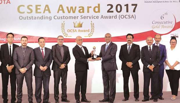 R K Murugan receiving the Customer Service Excellence Award from a TMC representative.