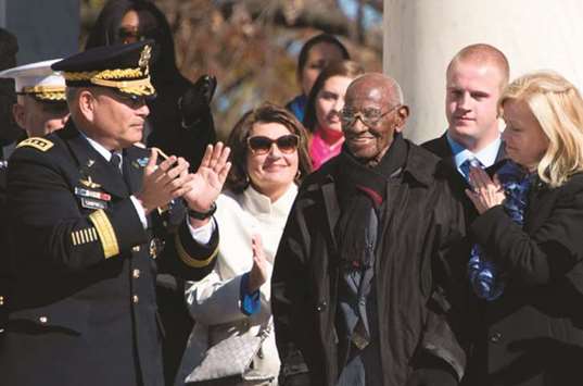 A November 11, 2013, file photo of Richard Overton is applauded during a Veteranu2019s Day ceremony at Arlington National Cemetery in Virginia.