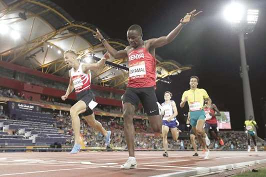 Englandu2019s Kyle Langford and Kenyau2019s Wycliffe Kinyamal compete in the athletics menu2019s 800m final during the 2018 Gold Coast Commonwealth Games at the Carrara Stadium on the Gold Coast on April 12, 2018. / AFP / Adrian DENNIS