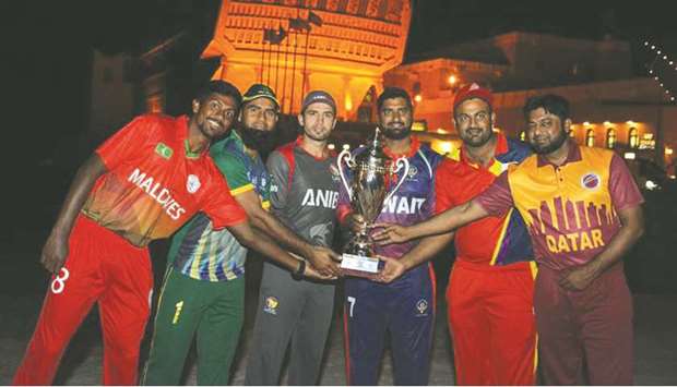 Qatar captain Inam-ul-Haq (right) poses with ICC World Twenty20 Asia Qualifier u2018Au2019 trophy and the other captains ahead of the start of the tournament in Kuwait City. (ICC)