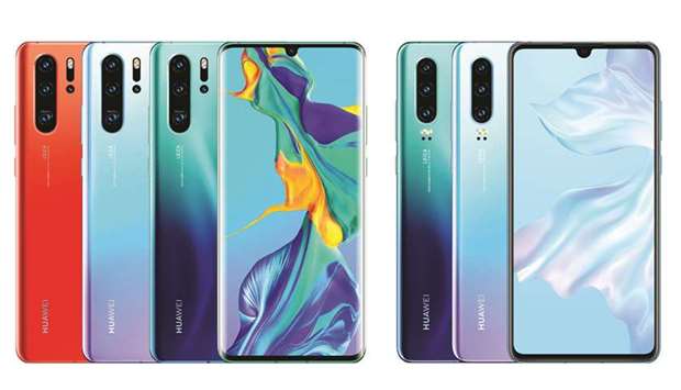 Huawei P30 Pro(left) and Huawei P30.