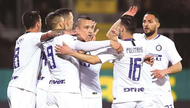 Inter Milanu2019s Radja Nainggolan (centre) celebrates with his teammates after scoring a goal against Frosinone during their Serie A match in Frosinone, Italy, on Sunday. (Reuters)