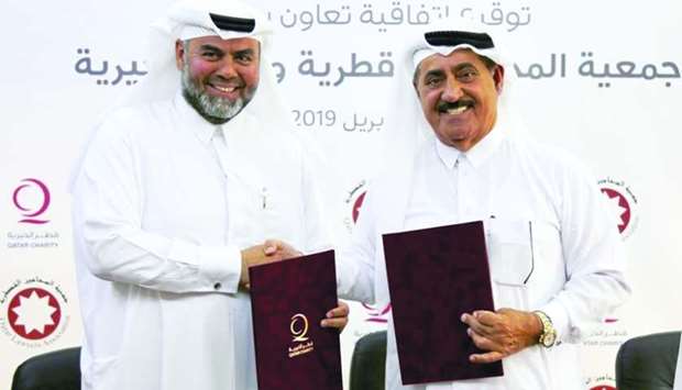 Yousif bin Ahmed al-Kuwari and Rashid bin Nasser al-Nuaimi at the signing ceremony.