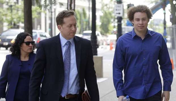 Marcus Hutchins (R) arrives with his lawyers Marcia Homann (L) and Brian Klein (C) at US Federal Courthouse in Milwaukee, Wisconsin