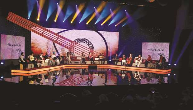 One of this edition's unique features was all the artistes being present on the stage together as if they were in a family gathering.