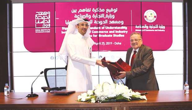 MoCI and Doha Institute for Graduate Studies officials at the agreement-signing ceremony.